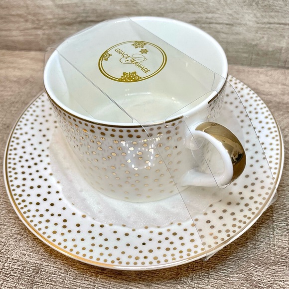 Metallic Gold Dots
by GRACE'S TEAWARE - Picture 4 of 6